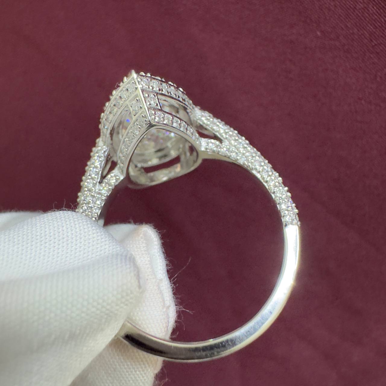 4CT DVS1 Lab Grown Diamond Pear Cut Engagement ring For Women