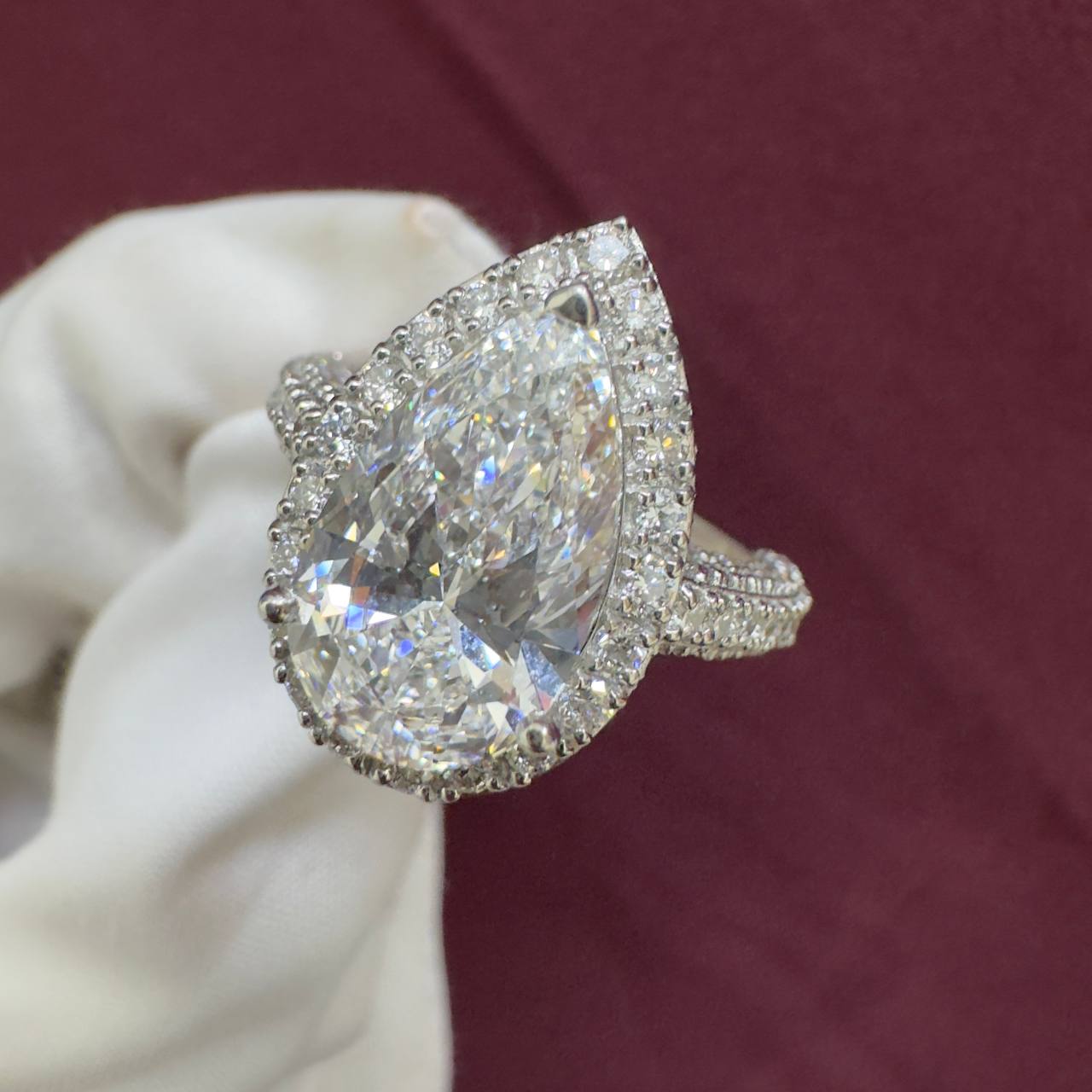 4CT DVS1 Lab Grown Diamond Pear Cut Engagement ring For Women