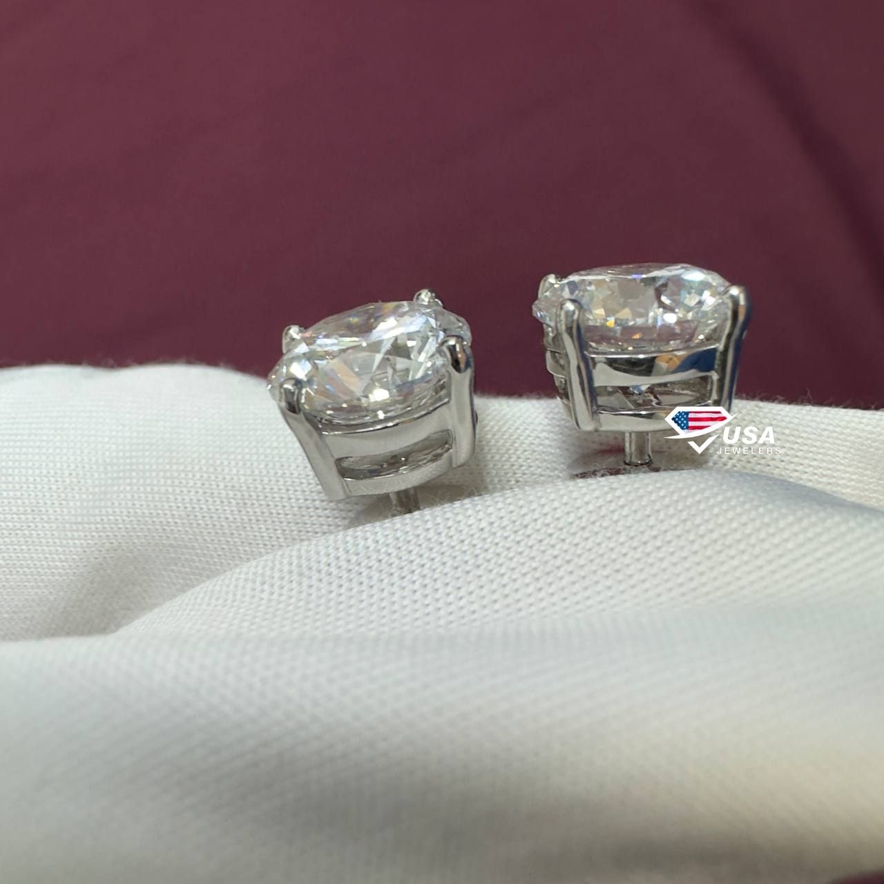 9 mm D VVS2 Lab Grown Diamond 18KT White Gold Stud Earring For Unisex